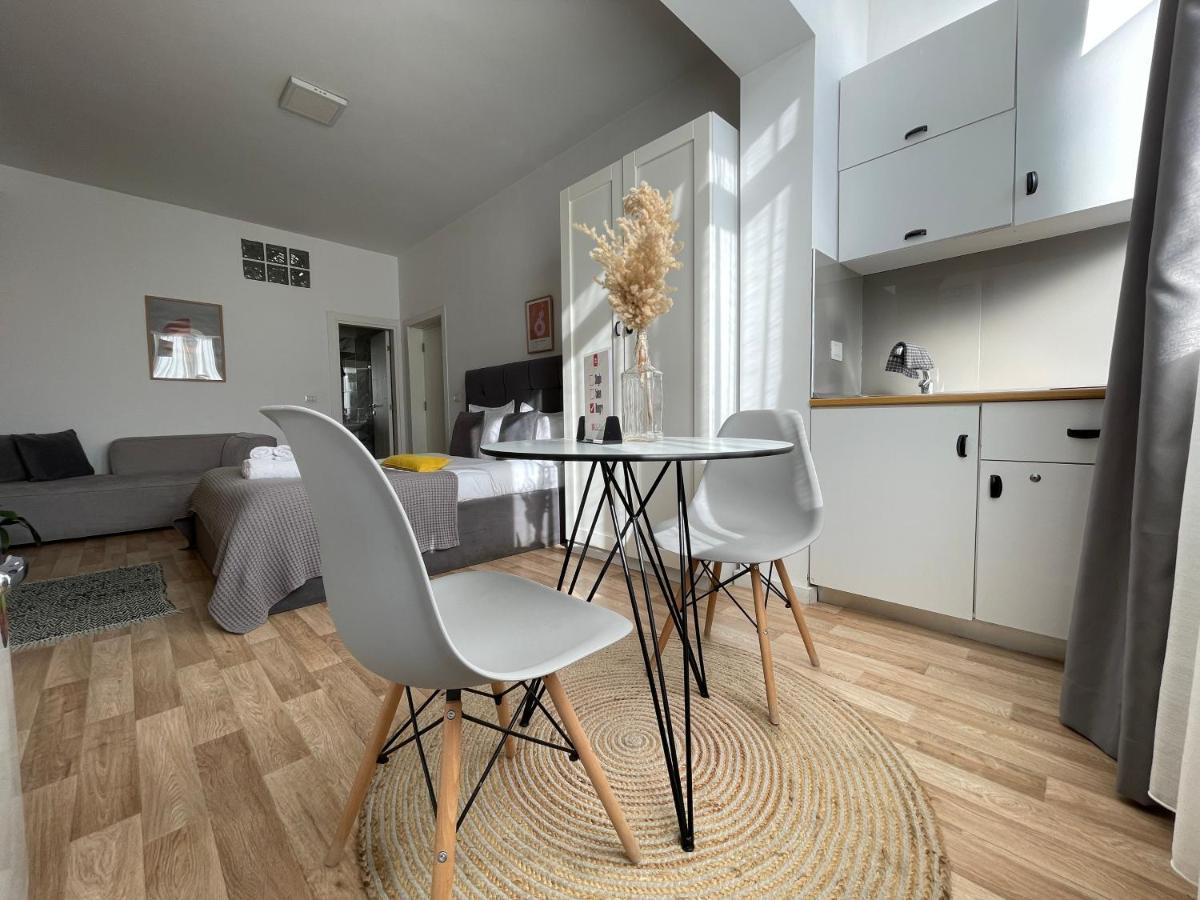 Bricks Studio Apartments Тирана Екстер'єр фото