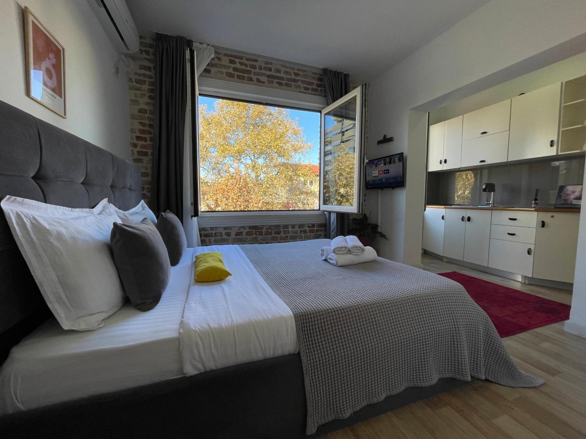 Bricks Studio Apartments Тирана Екстер'єр фото