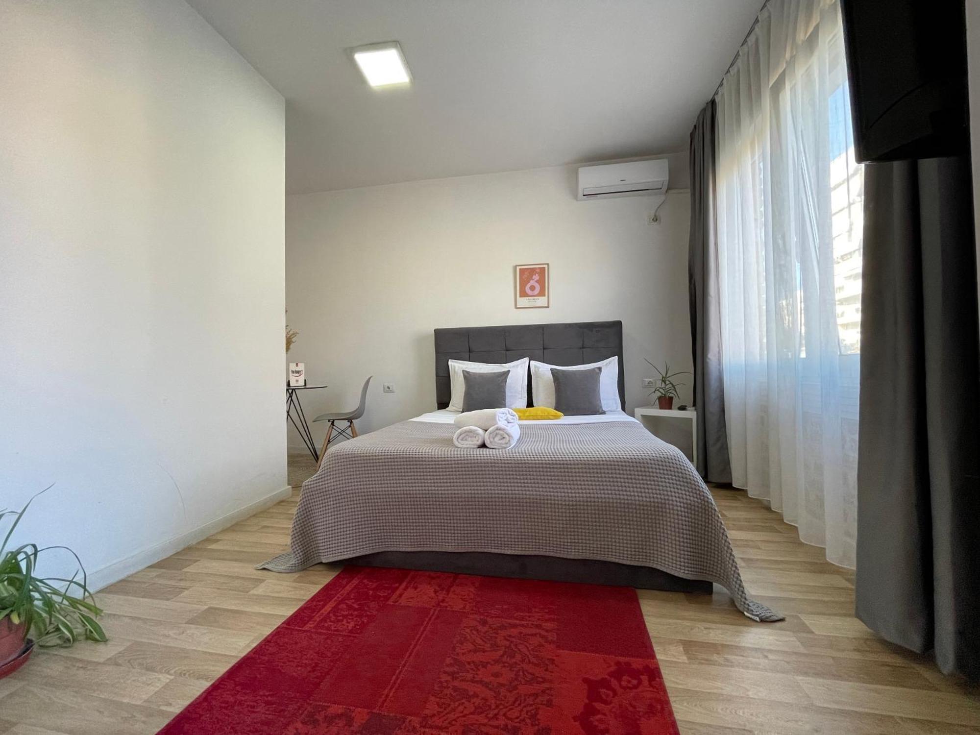 Bricks Studio Apartments Тирана Екстер'єр фото