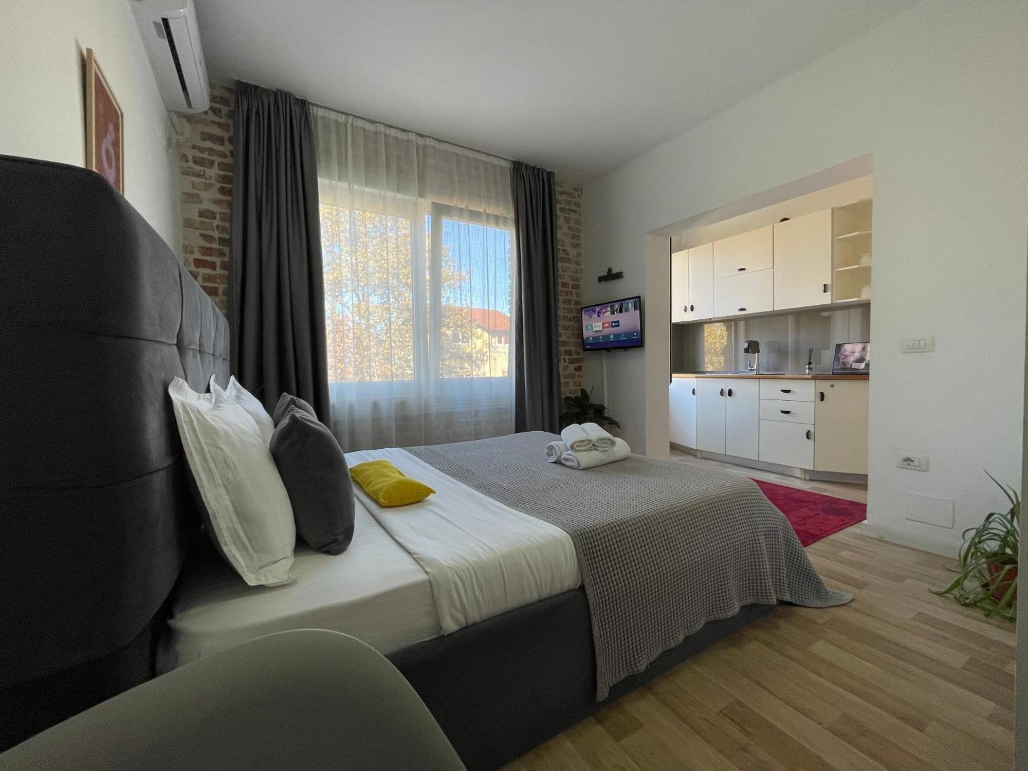 Bricks Studio Apartments Тирана Екстер'єр фото