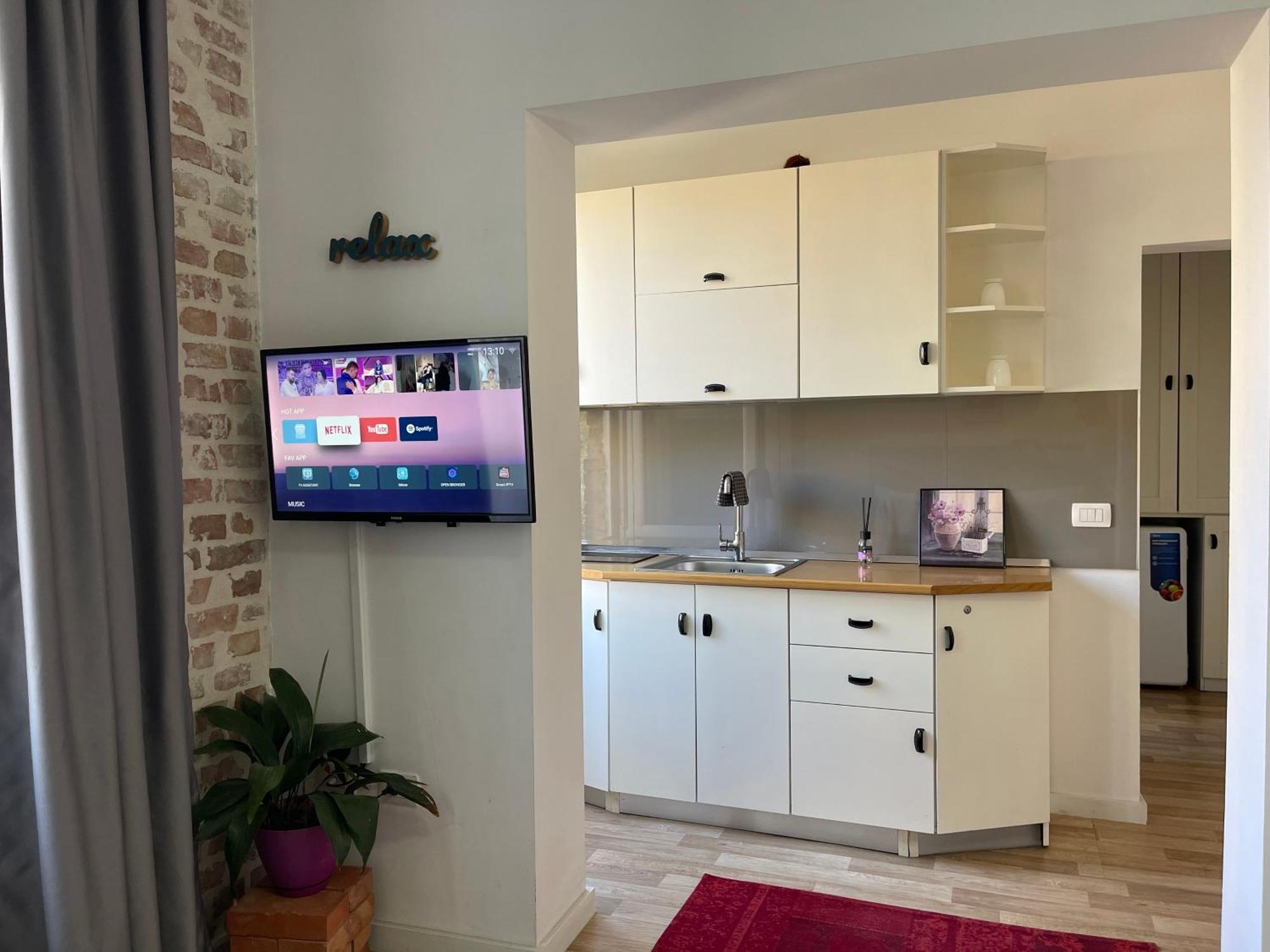 Bricks Studio Apartments Тирана Екстер'єр фото