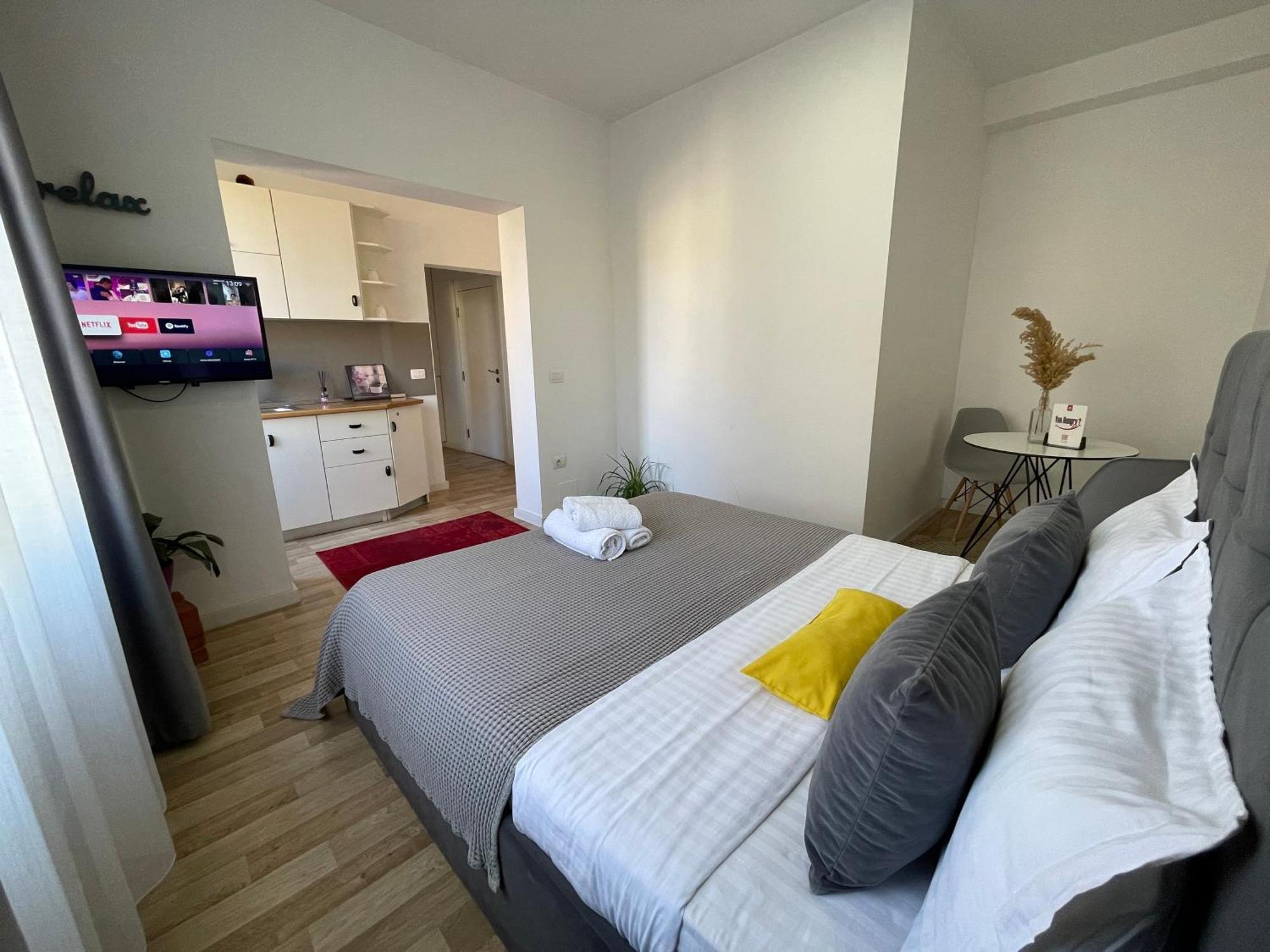 Bricks Studio Apartments Тирана Екстер'єр фото