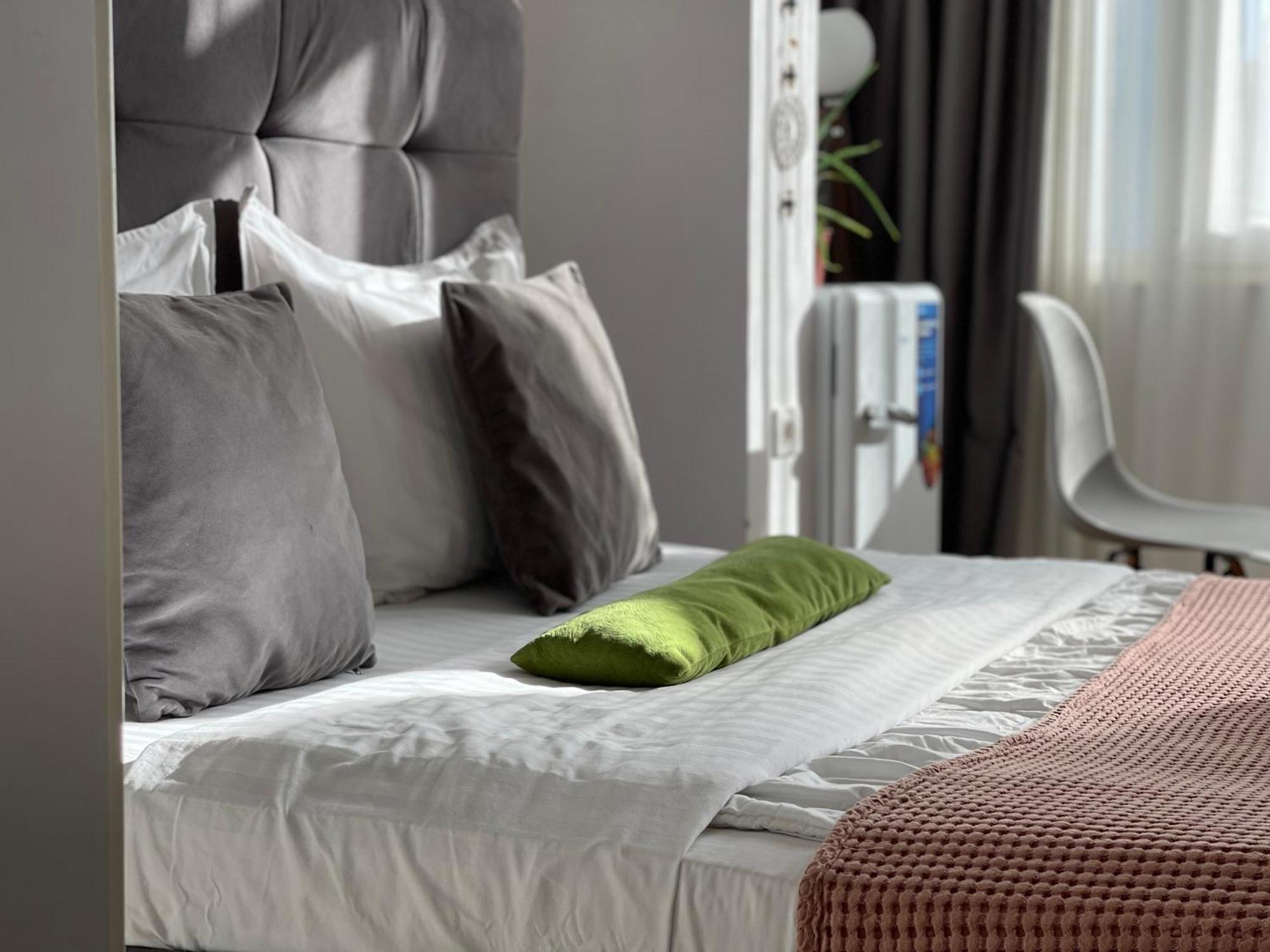 Bricks Studio Apartments Тирана Екстер'єр фото