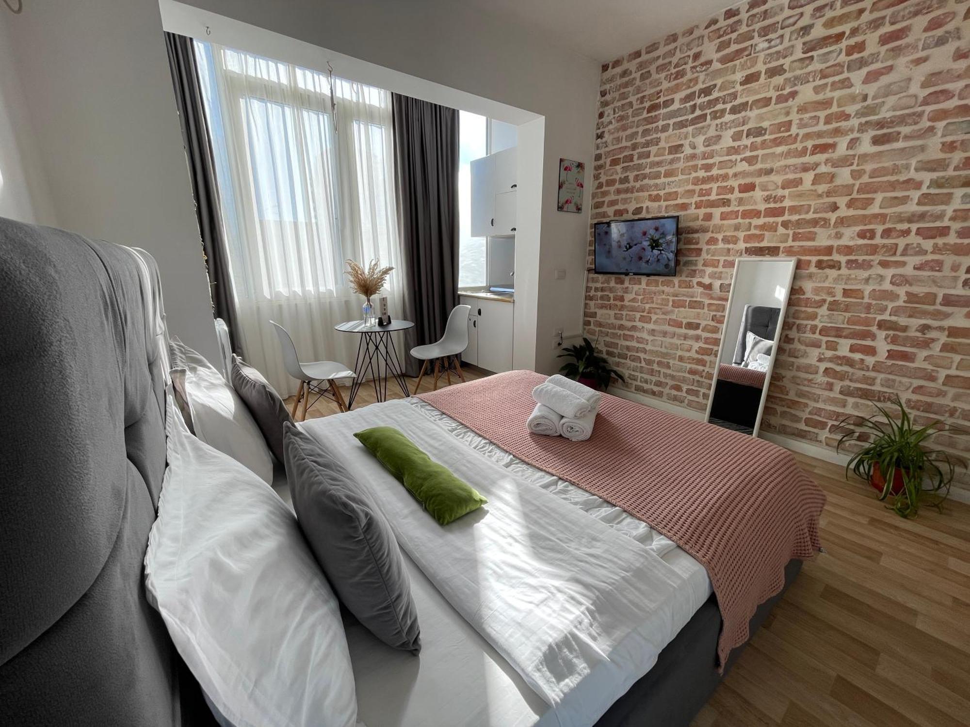 Bricks Studio Apartments Тирана Екстер'єр фото