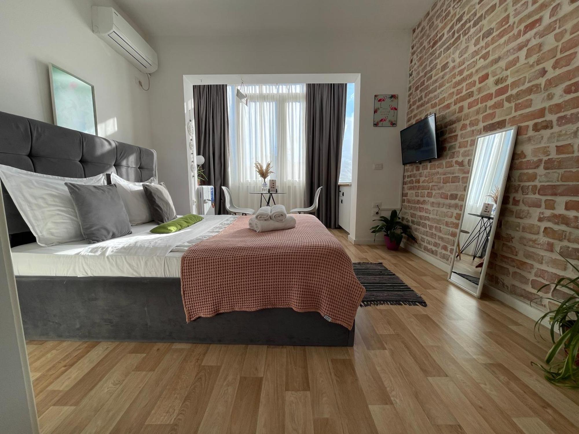 Bricks Studio Apartments Тирана Екстер'єр фото