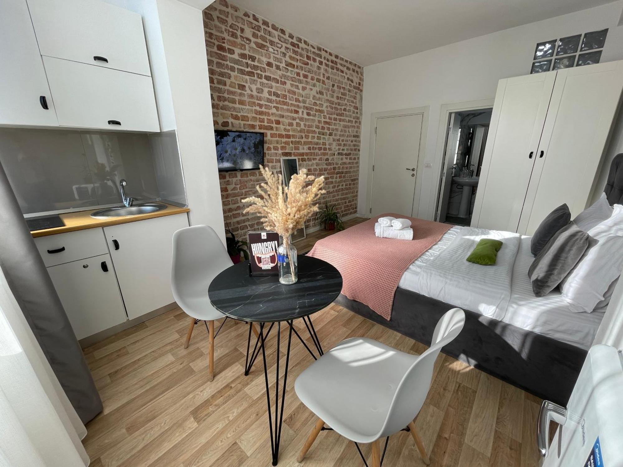 Bricks Studio Apartments Тирана Екстер'єр фото