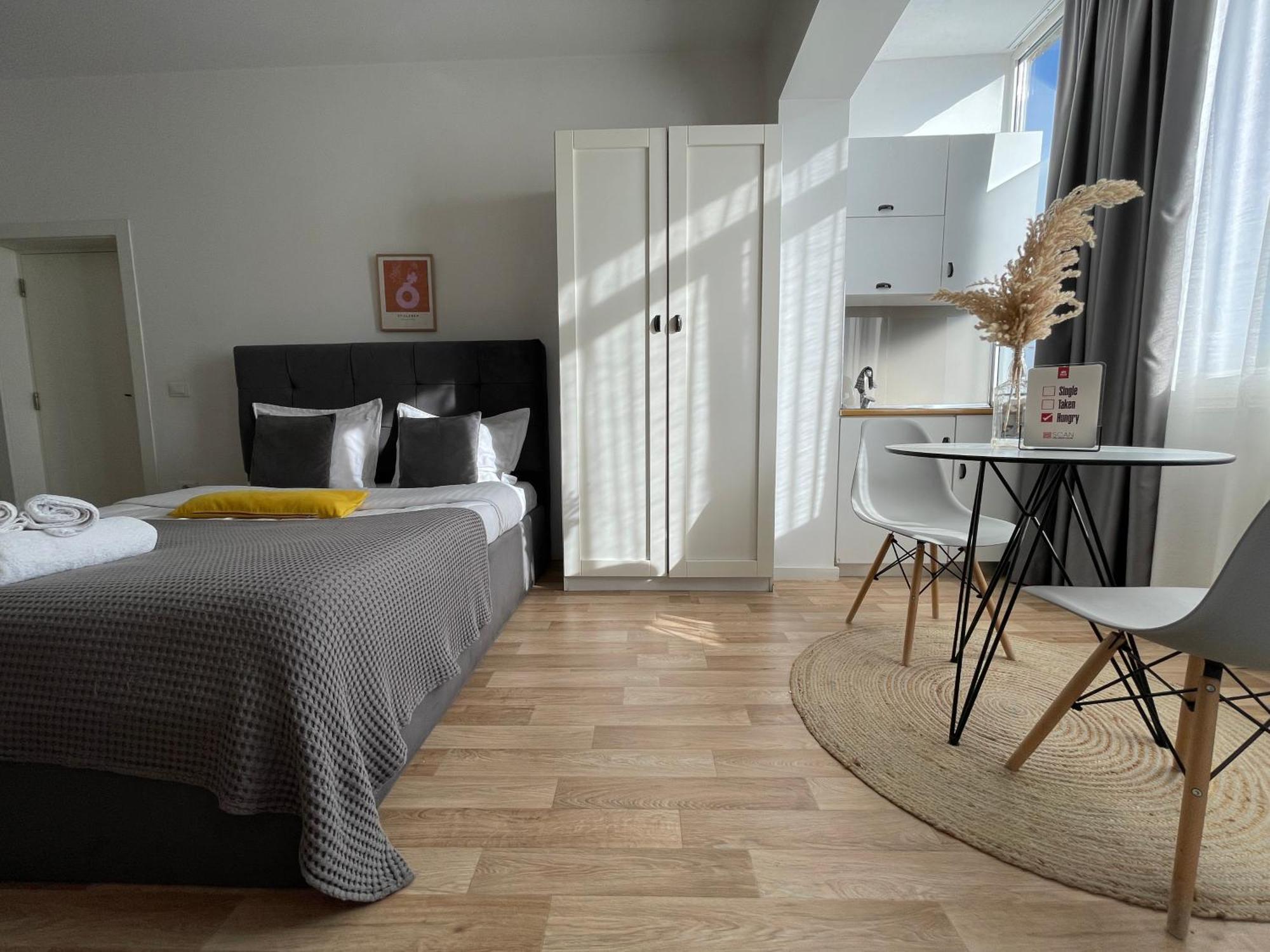 Bricks Studio Apartments Тирана Екстер'єр фото