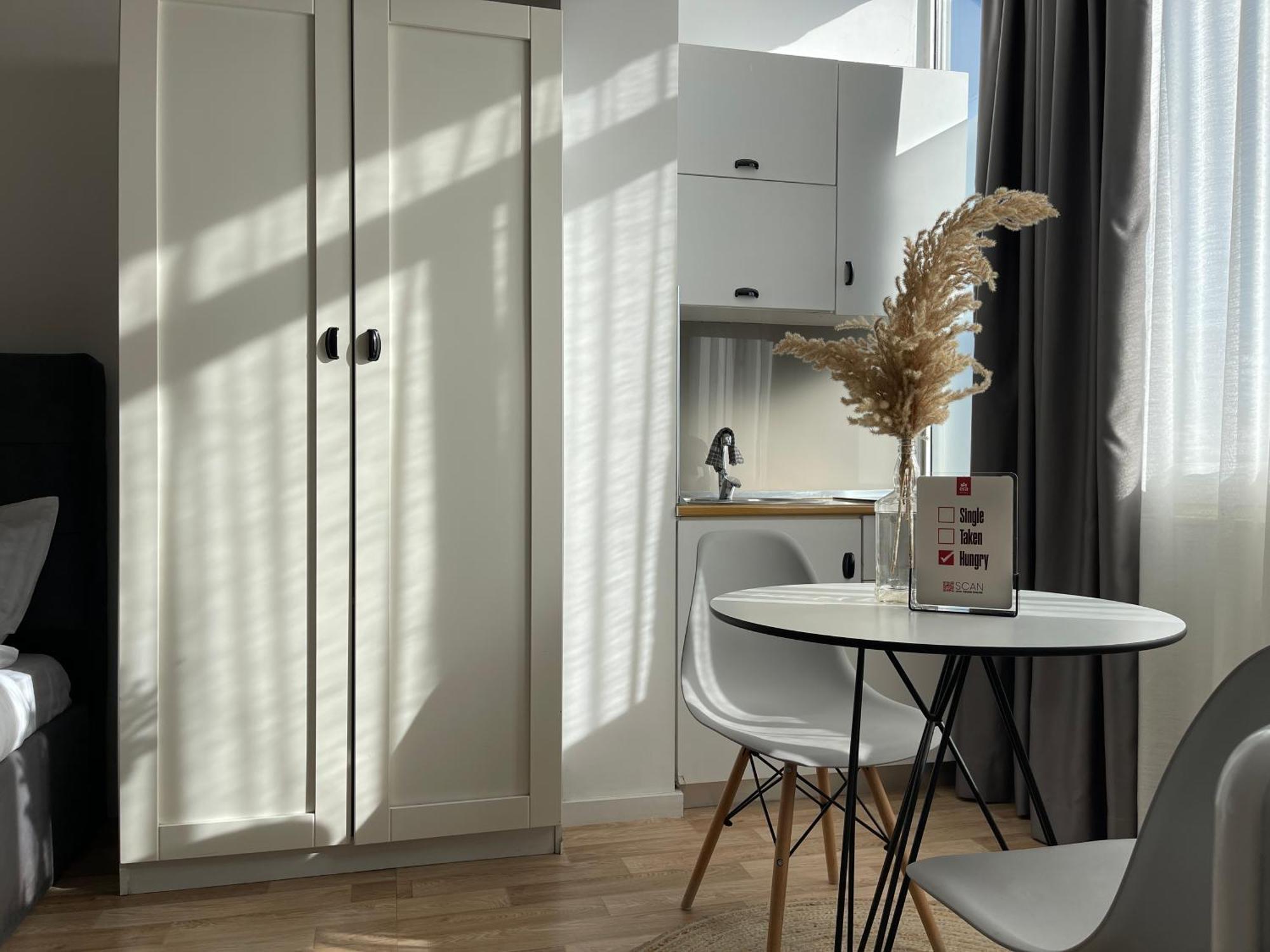 Bricks Studio Apartments Тирана Екстер'єр фото