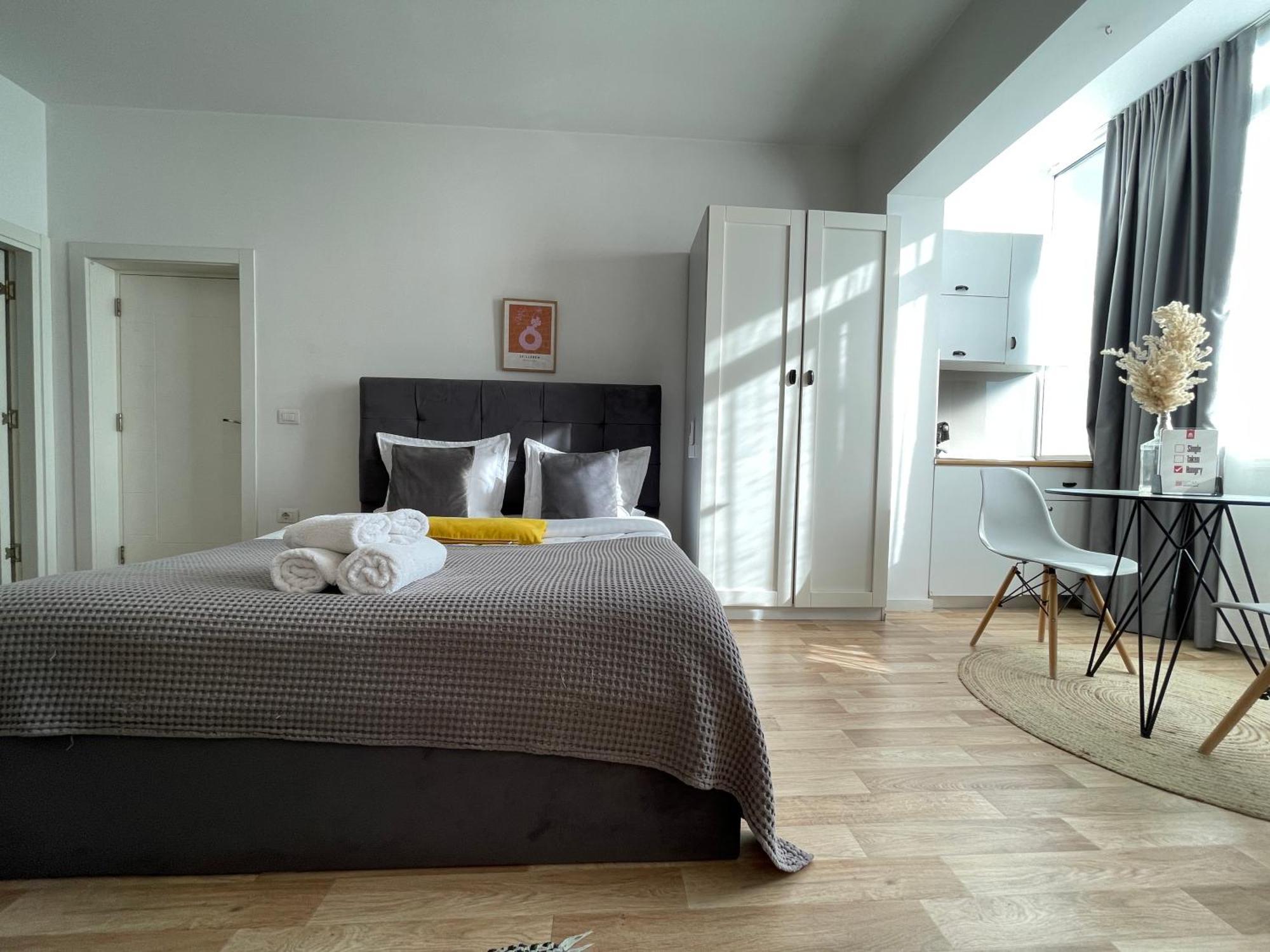 Bricks Studio Apartments Тирана Екстер'єр фото